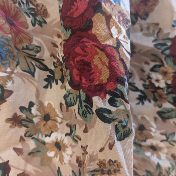 Golden Floral Knee-Length Skirt with Pockets - Picture 3 of 3